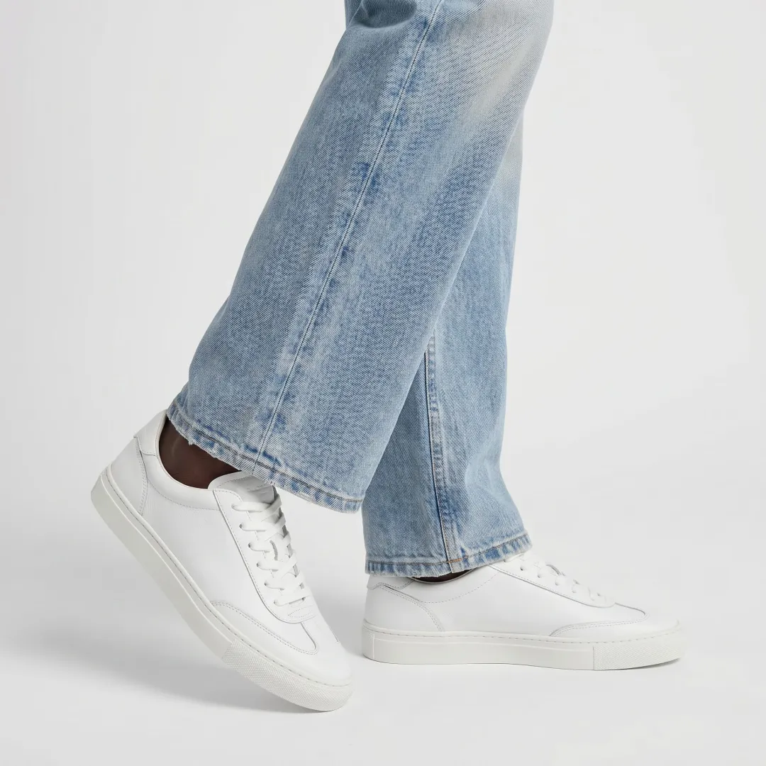 AI-generated footwear content displayed on an ecommerce product page