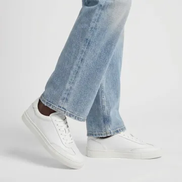 AI-generated footwear content displayed on an ecommerce product page