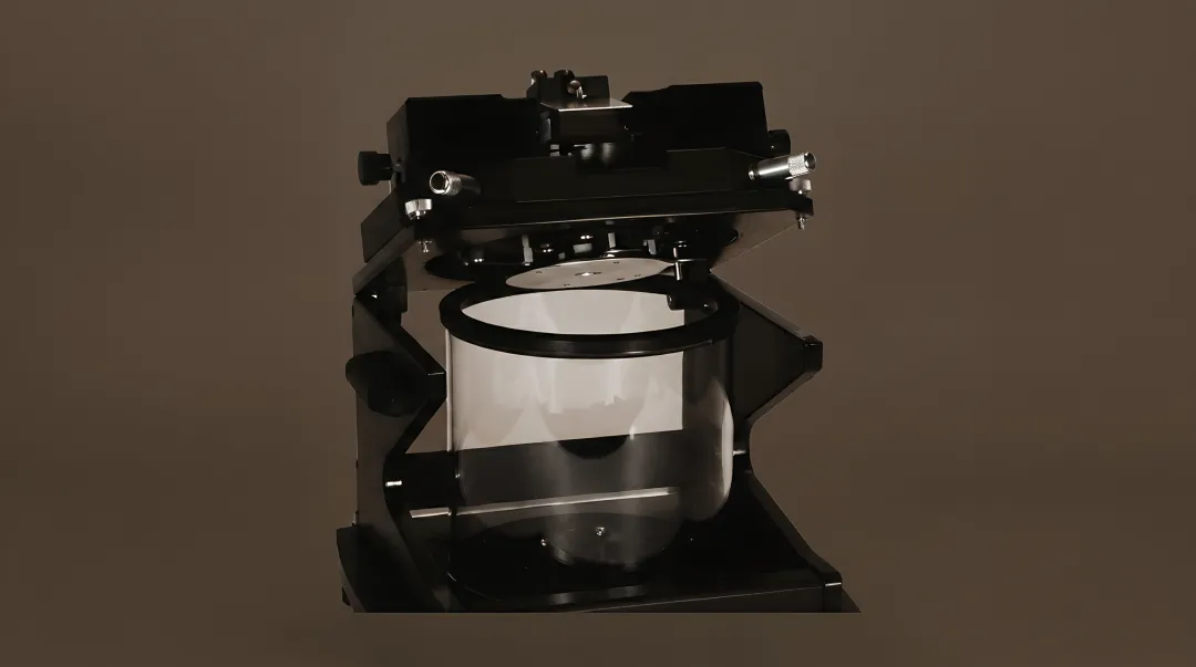 Temperature-controlled AFM sample stage and environmental isolation chamber setup