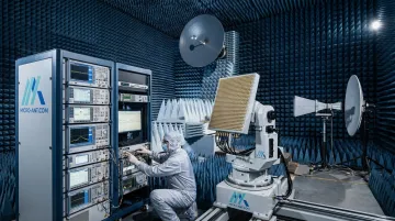 Near-field and far-field antenna test chamber validating radar hardware