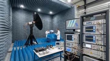 Antenna testing chamber facility with near-field measurement equipment