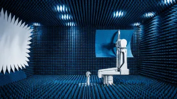 Near-field antenna testing chamber with planar scanner measuring array radiation pattern