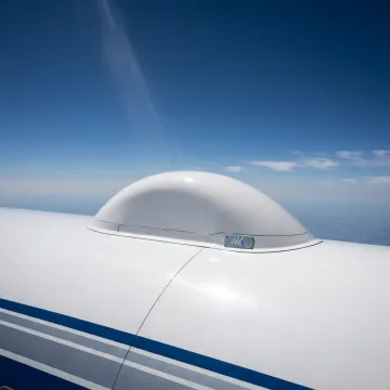 Ku-band SATCOM antenna mounted on aircraft