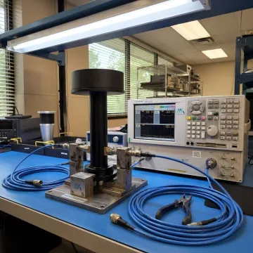 Broadband compact antenna in RF laboratory