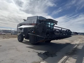 2001 Gleaner R62 Combine
