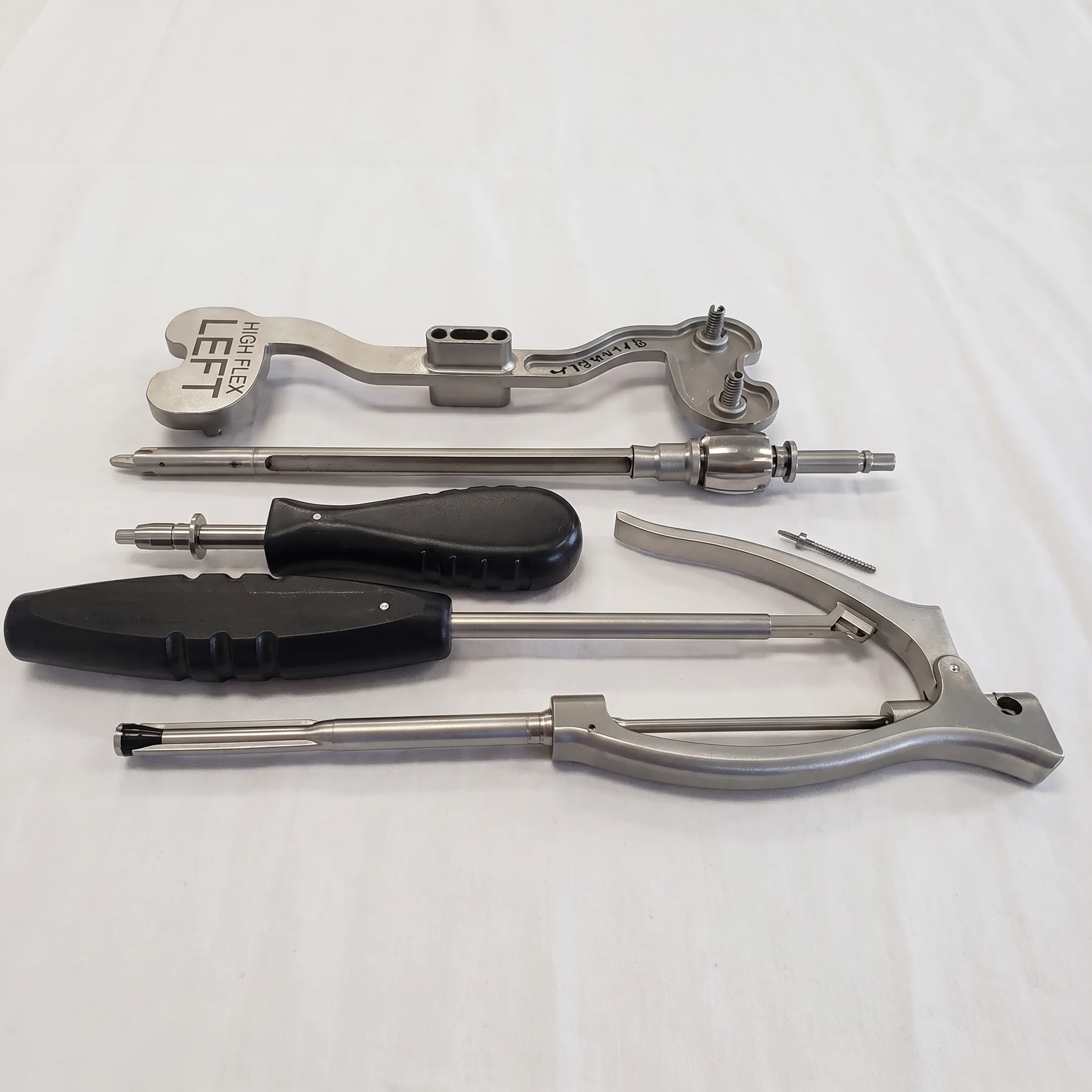 Cervical Distractor Sets with Screws
