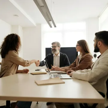 Leadership coach guiding a manager through a communication session