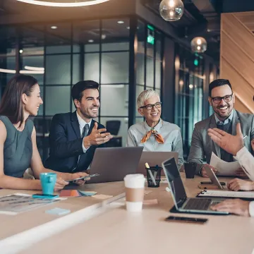Inclusive workplace meeting led by an HR consultant