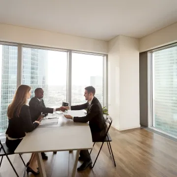 HR consultant meeting with a San Diego business team