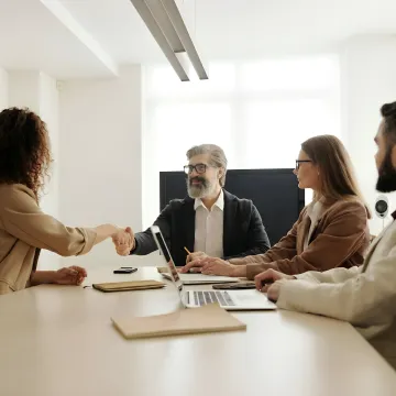 HR professional guiding a respectful employee conversation