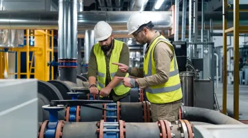 Technician learning thermal inspection methods
