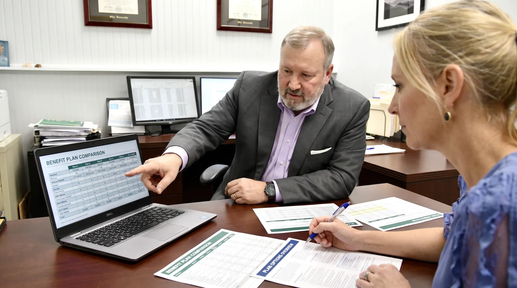 Muneris Benefits advisor consulting employer on customized benefit package options