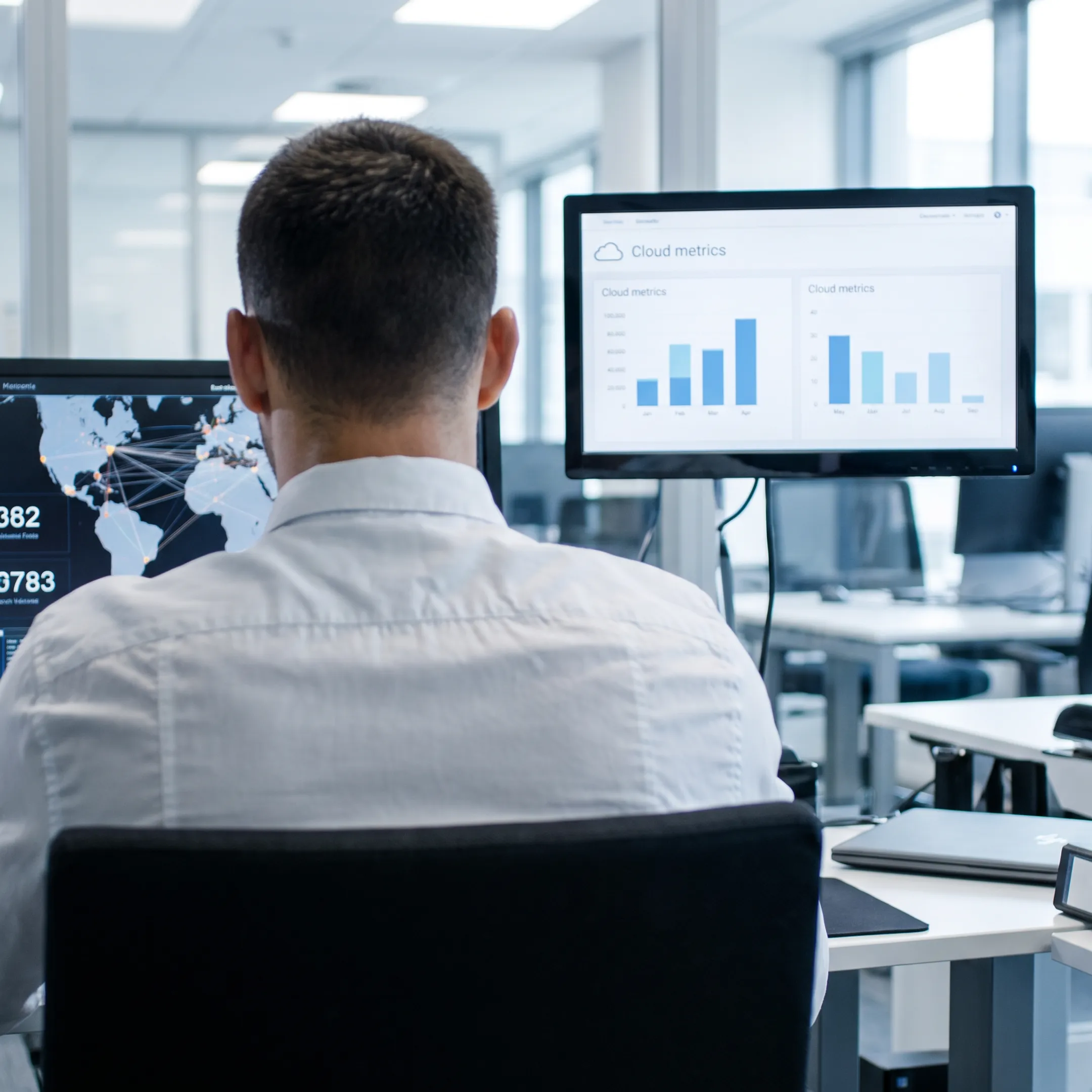 IT technician monitoring business network servers and workstations in the Bay Area