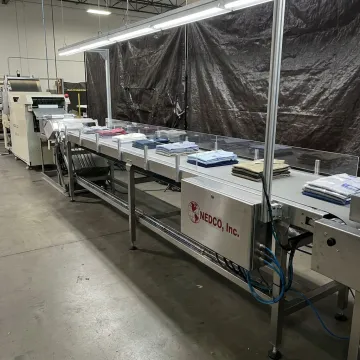 Package conveyor moving apparel products