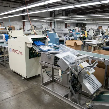 Bag sealing system for apparel packaging