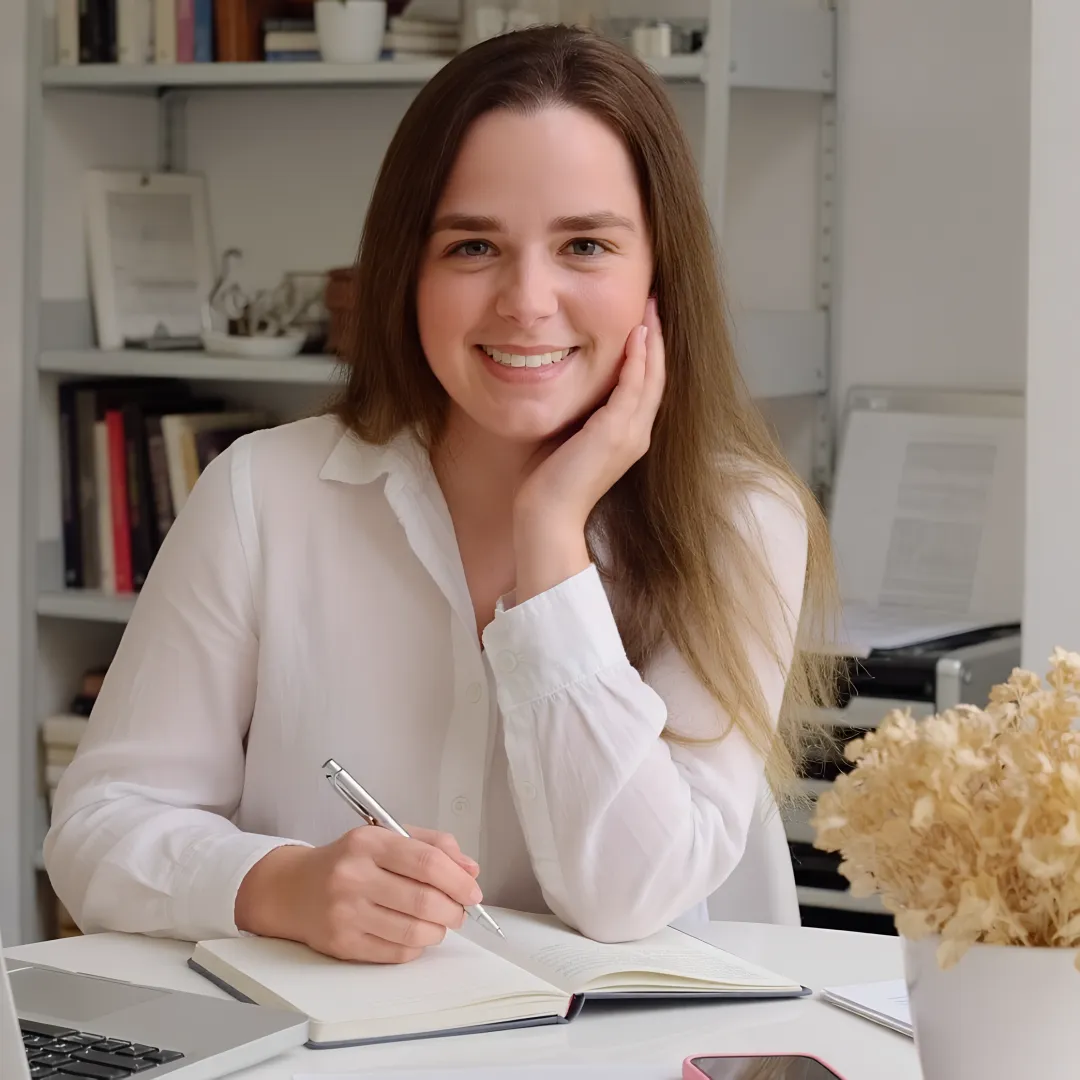 Headshot of Meredith Knauer Crull, applied psychology expert and certified ADHD coach at Neural Revolution, specializing in late-diagnosed adults and neurodivergent individuals.