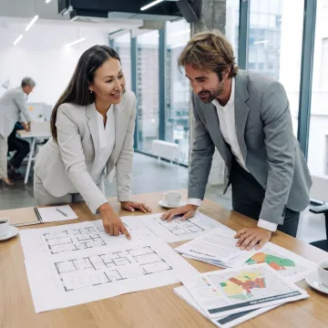 Commercial broker guiding office leasing process