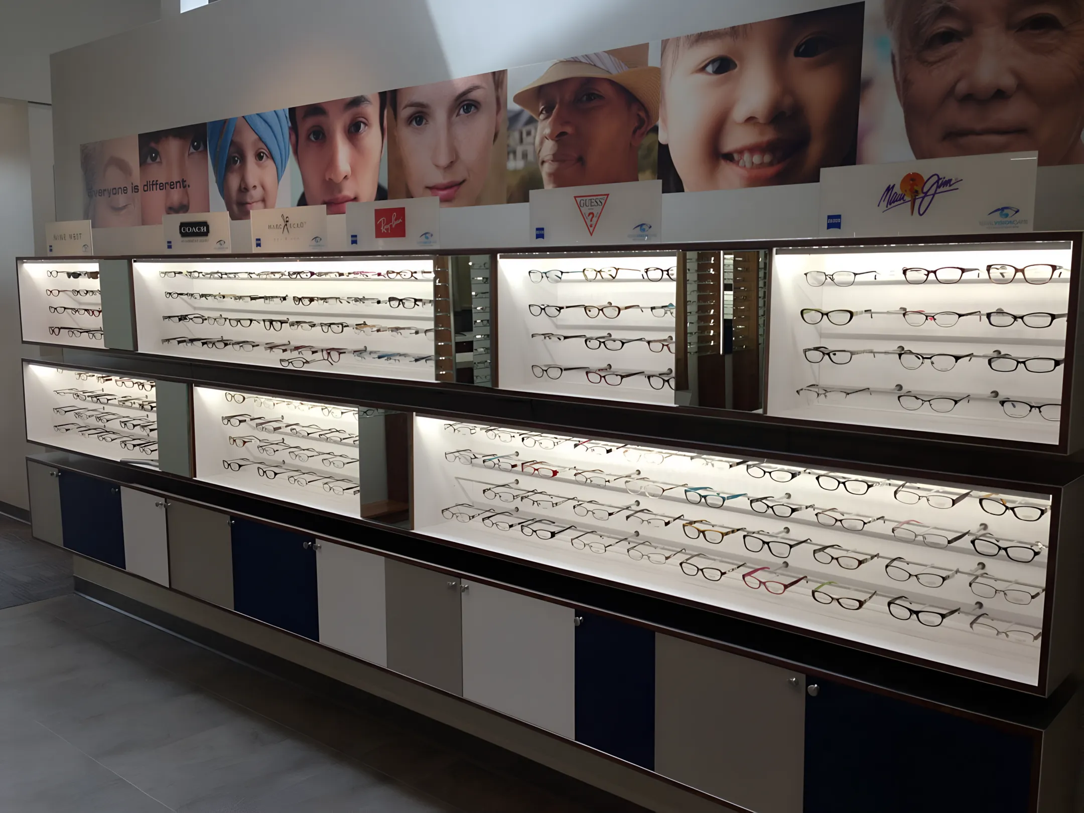 Optical retail eyewear display