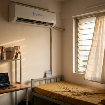 Hostel room with energy-efficient split AC