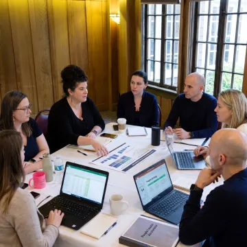 HR leaders collaborating in a consortium meeting