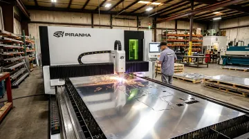 Piranha fiber laser system cutting reflective aluminum sheet metal