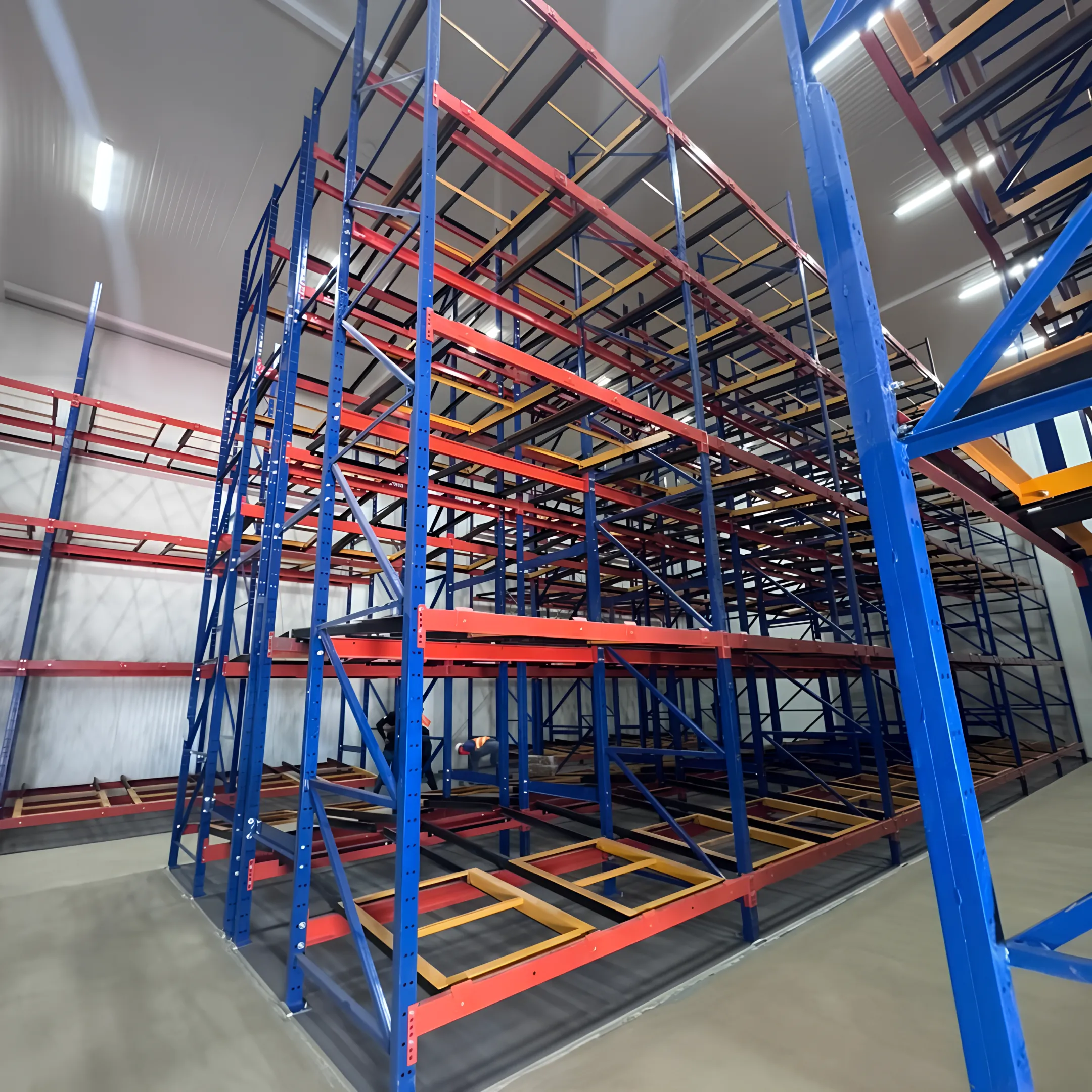 Push-back racking with stored pallet loads