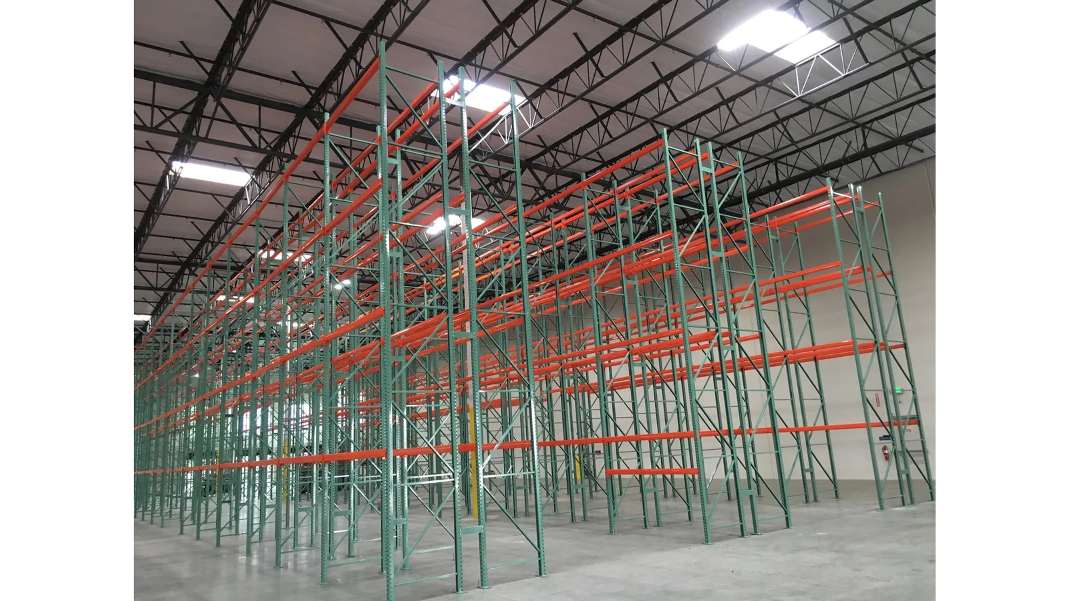 Tall rack-supported warehouse building structure with high-bay storage racking