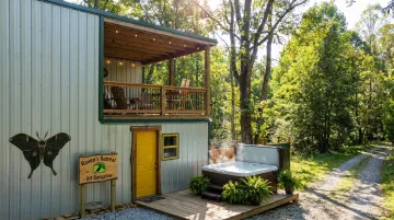 Raven's Retreat Art Bungalow private cabin with hot tub forest setting Hocking Hills