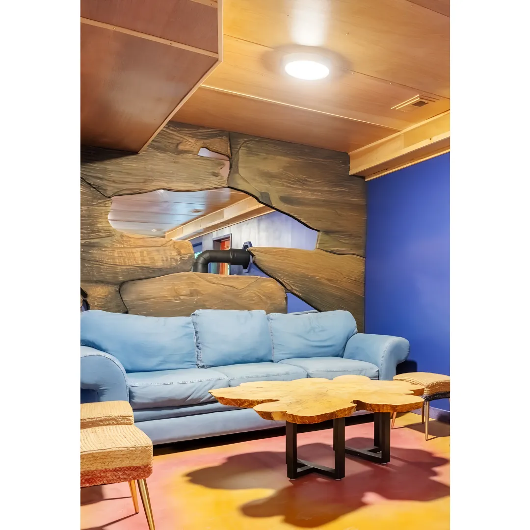Art-filled lodge in Hocking Hills
