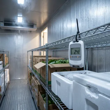 Food logistics temperature monitoring