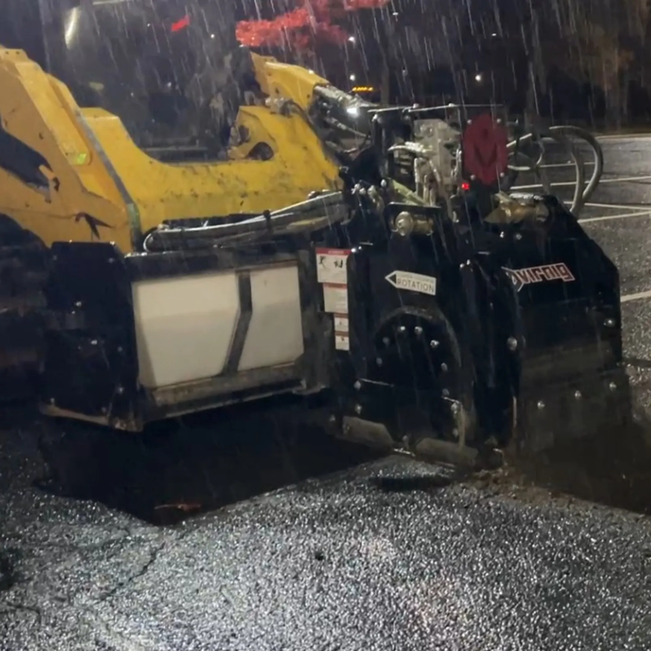 Rolling Wedge tool milling asphalt roadway