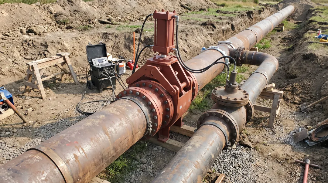Folding head line stop assembly with bypass valve on pipeline