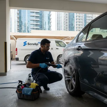 Mobile technician polishing a sport vehicle