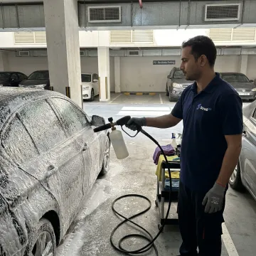 Mobile car detailing process in Dubai