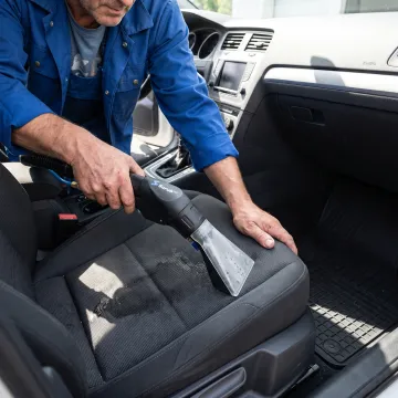 Deep cleaning a vehicle’s fabric car seat
