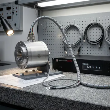 Precision torque measurement sensor in testing lab