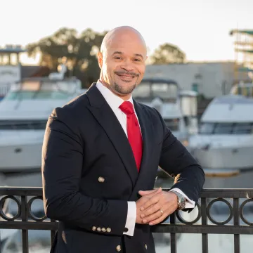 Executive keynote speaker at a corporate event