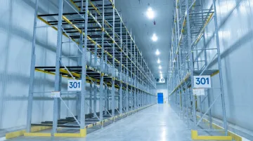 Warehouse cold storage rack system with labeled shelving in low-temperature environment