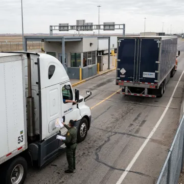 Commercial freight crossing into Canada