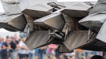 F-22 Raptor thrust vectoring nozzle system showing two-dimensional exhaust control mechanism