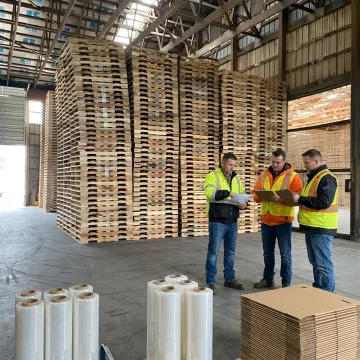 Custom wood pallet design for warehouse shipping