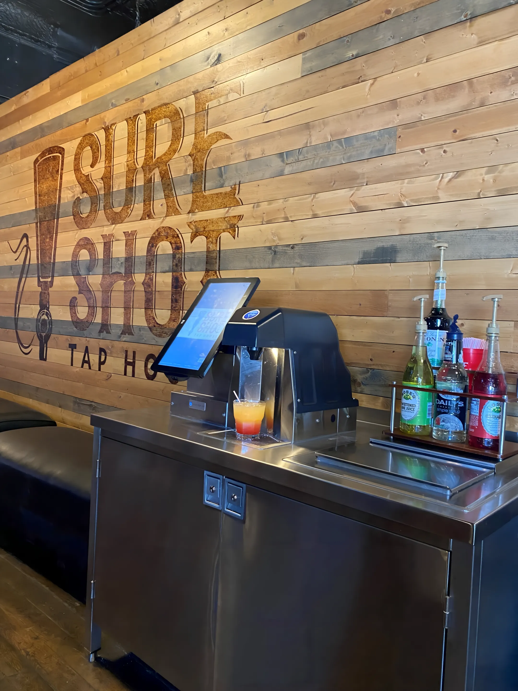 Bar and nightclub beverage service