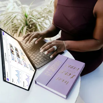 Remote social media assistant managing content calendar