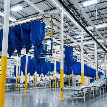 Advanced automated laundry facility with industrial sorting system and conveyor equipment