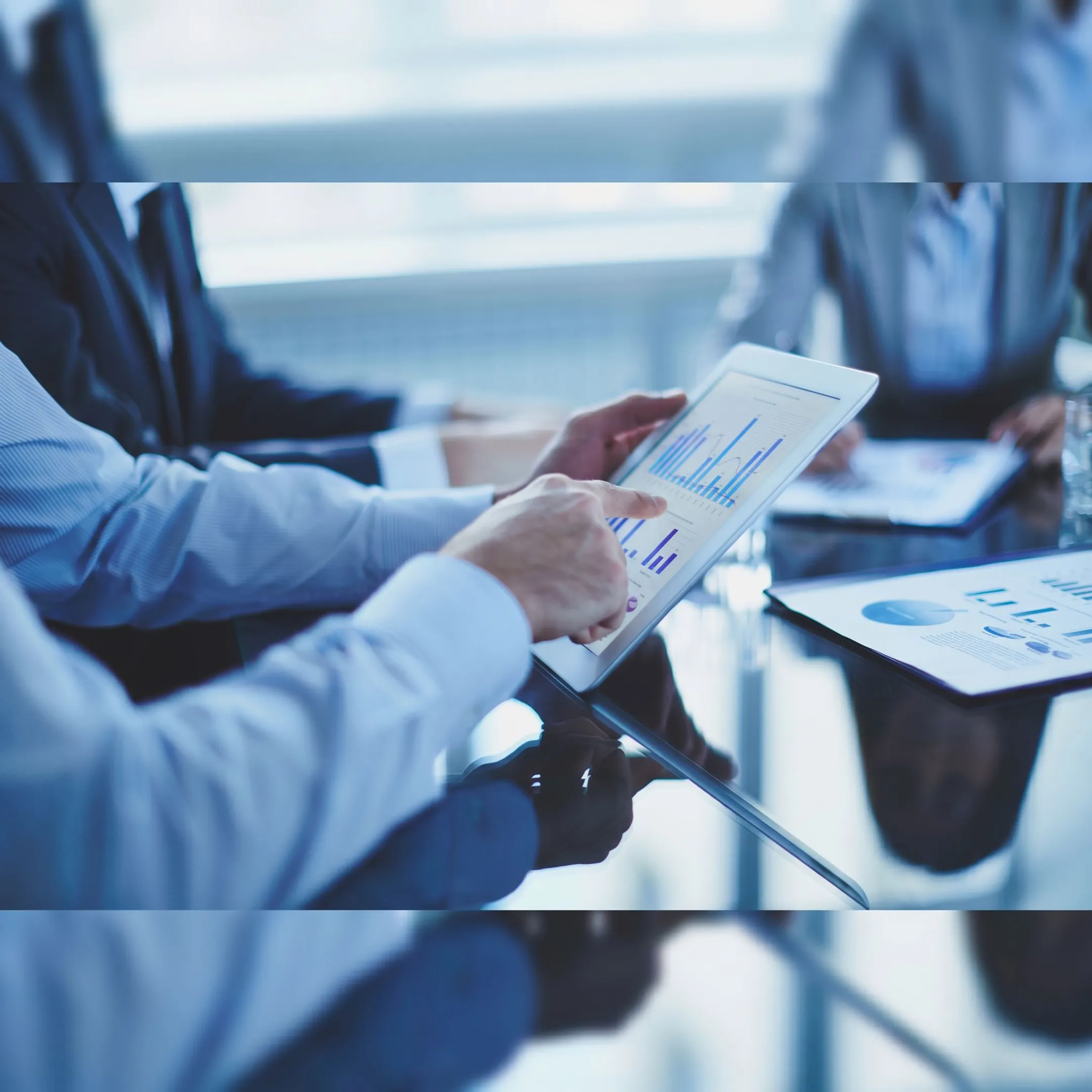 Interim CIO advising executives during a technology strategy meeting