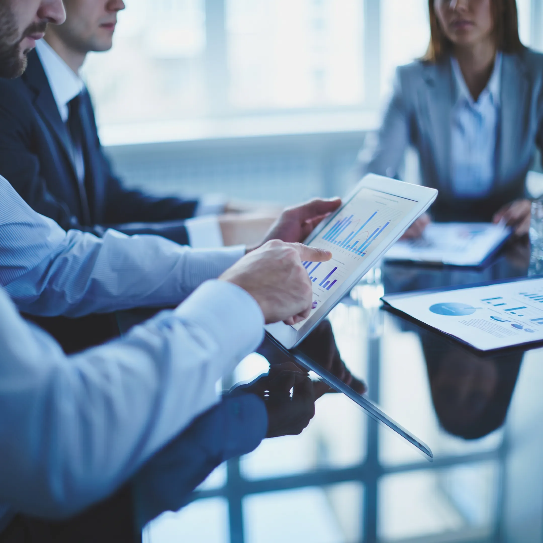 CTO advising business leaders on a technology transformation roadmap