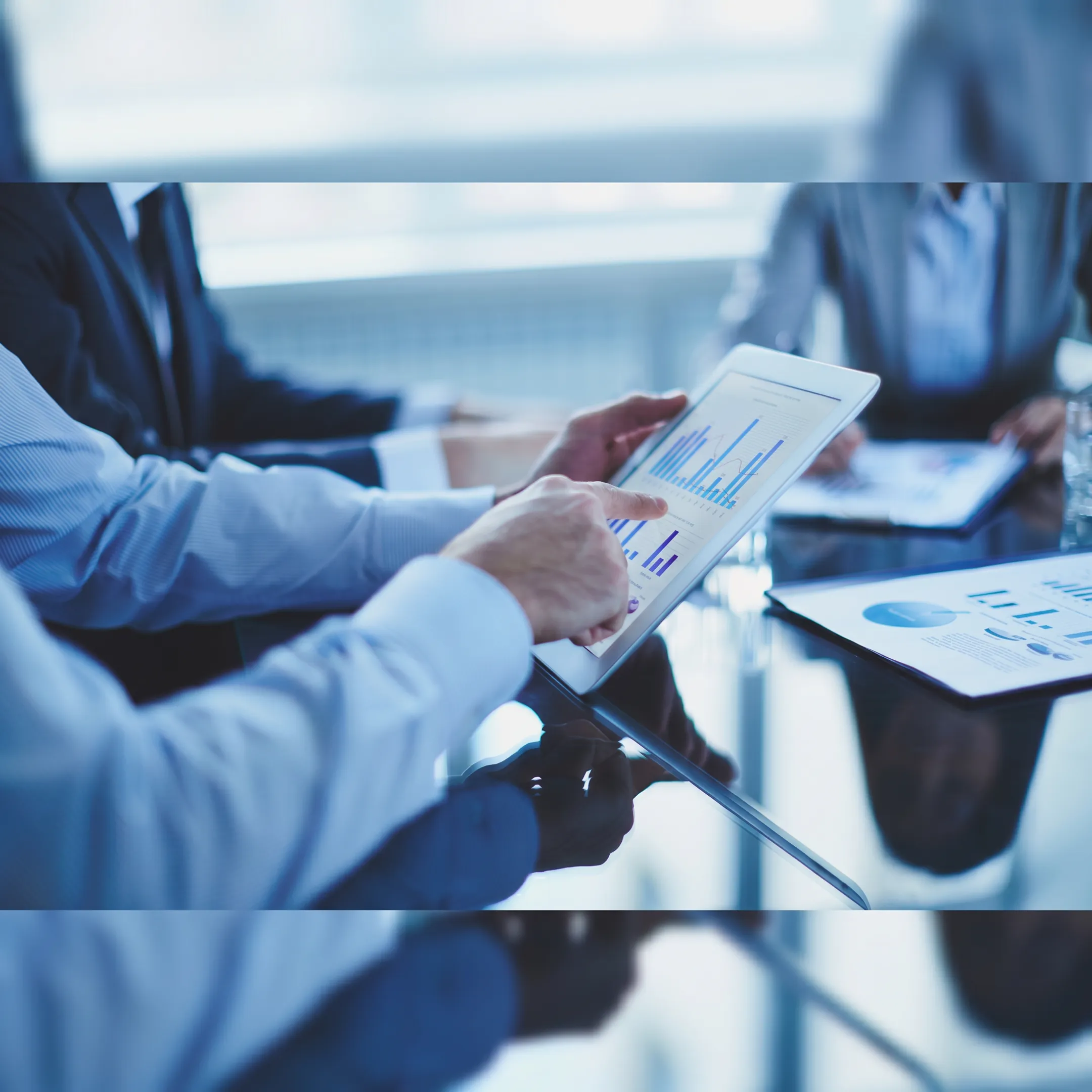 Consultants collaborating with business leaders on a flexible staffing solution