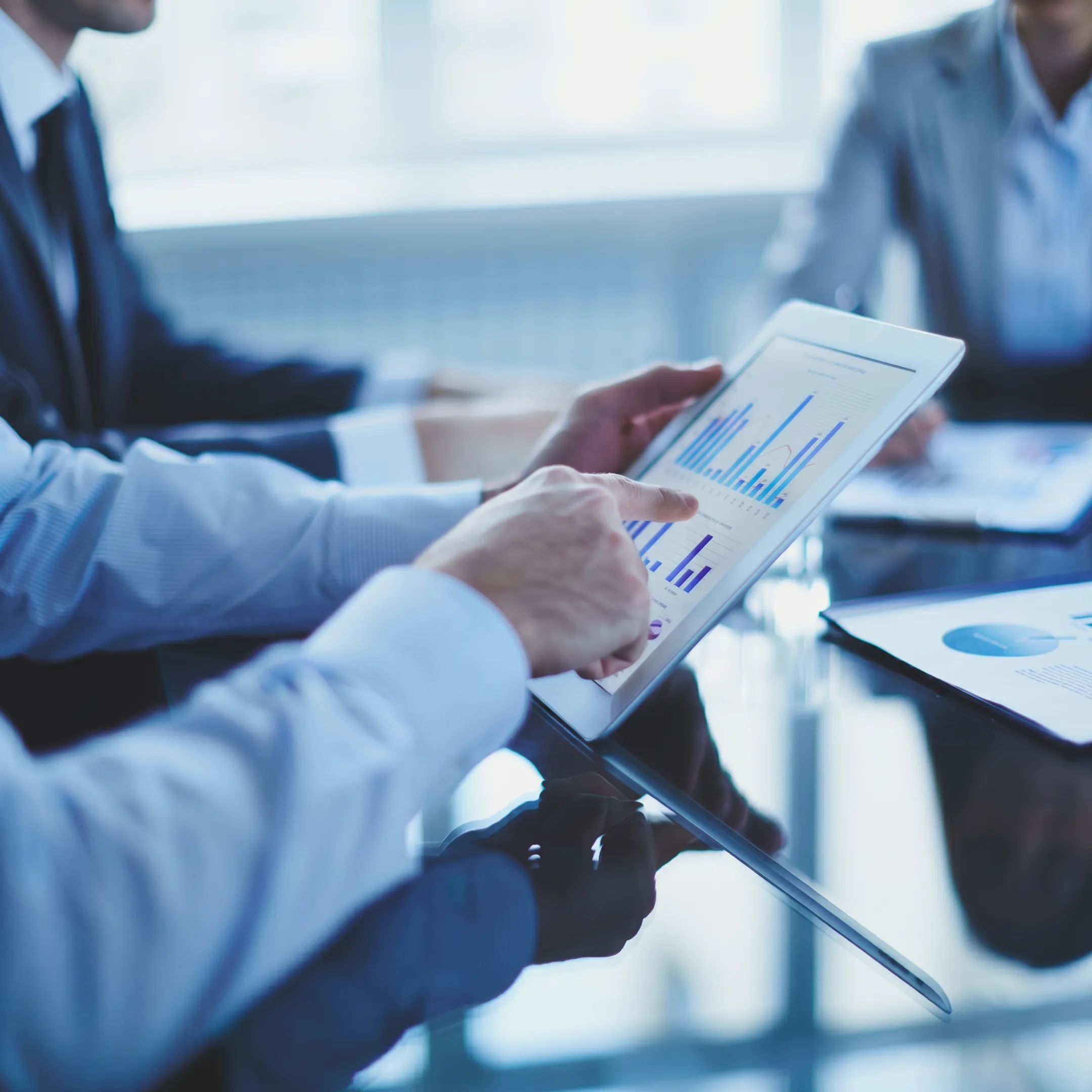 Technology staffing advisor discussing a scalable IT team plan with a business client