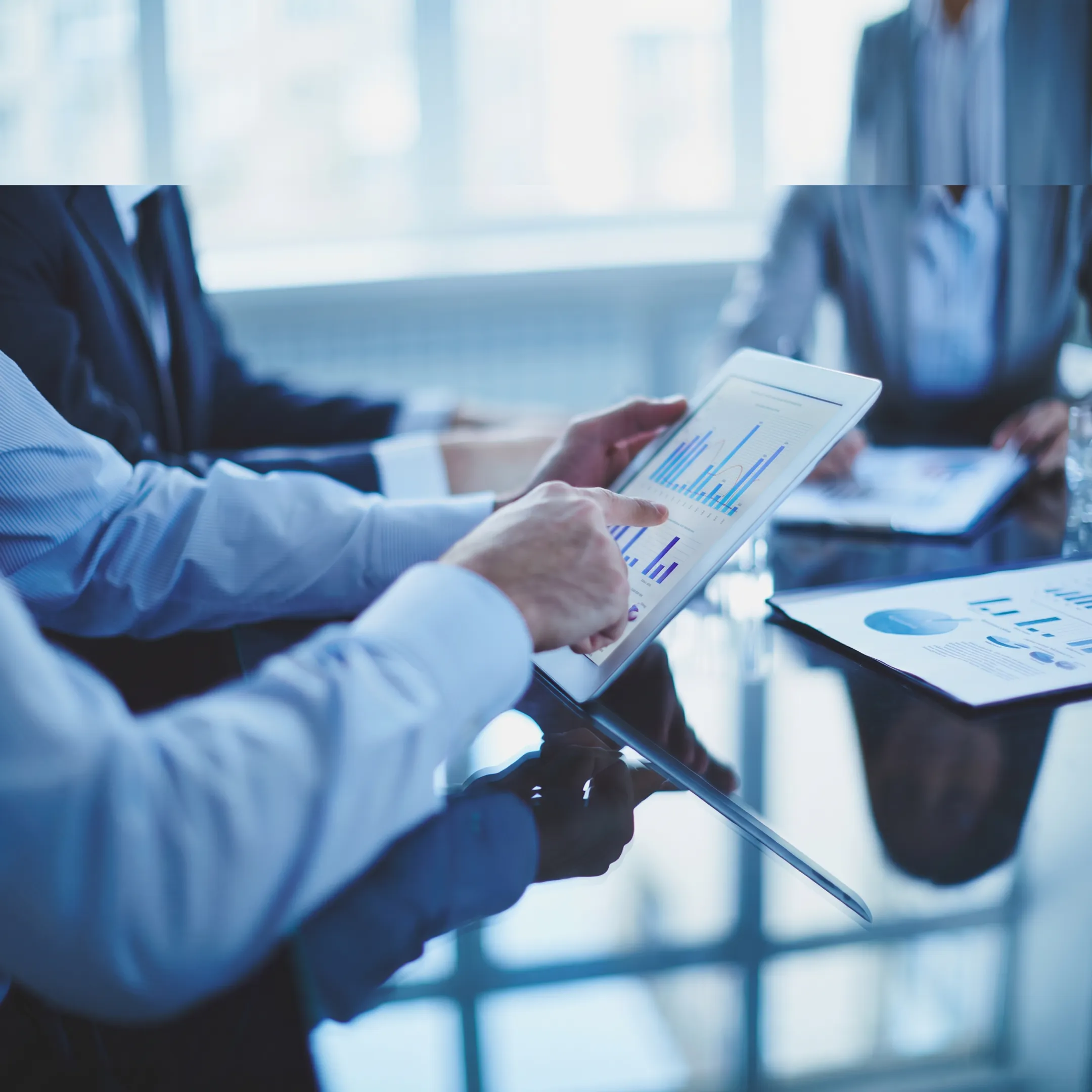 Finance advisor presenting a financial dashboard to company executives