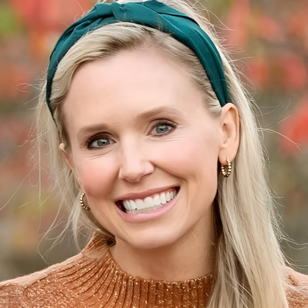 Portrait of Diane Arnold, President of Source Bay Procurement Partners